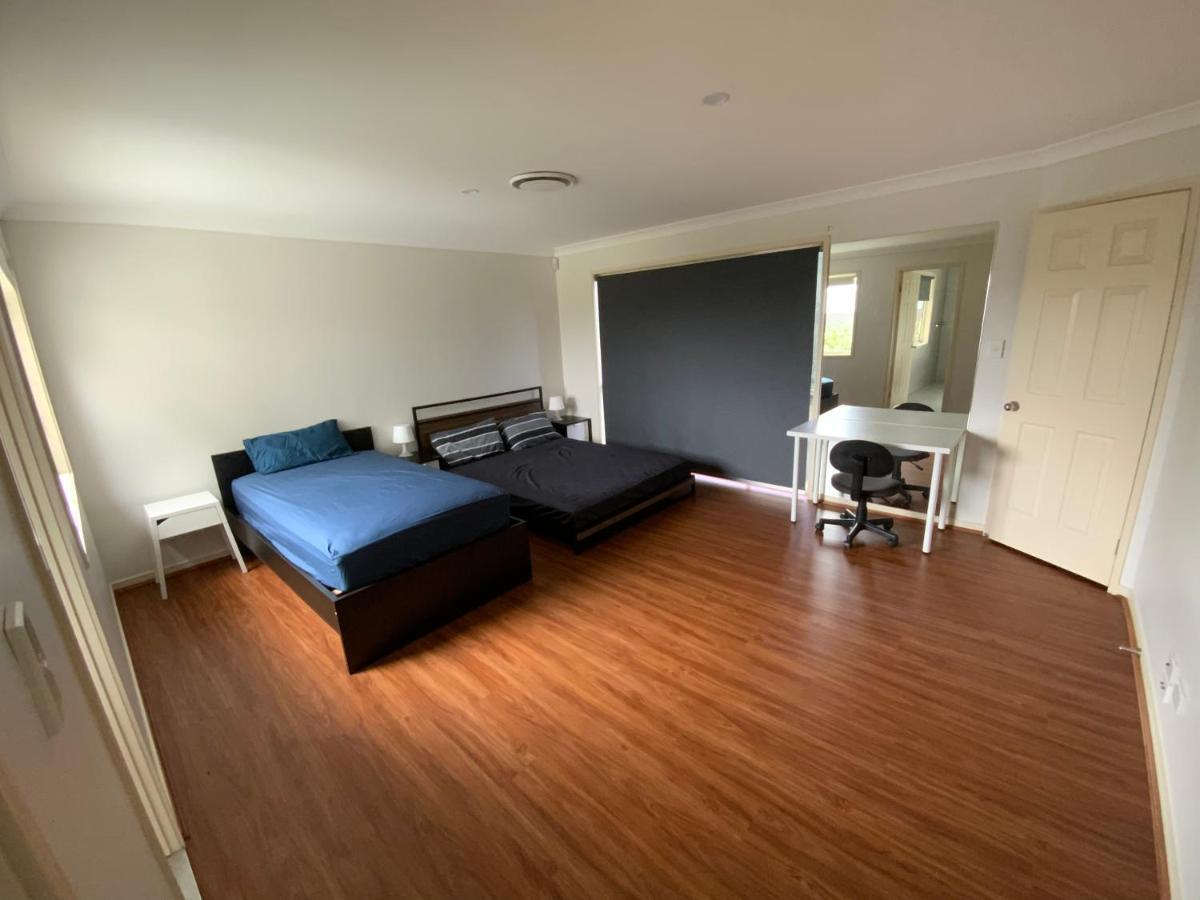 Ferienwohnung Shared House With Other Guests Near Shopping Center And Theme Parks Gold Coast Exterior foto