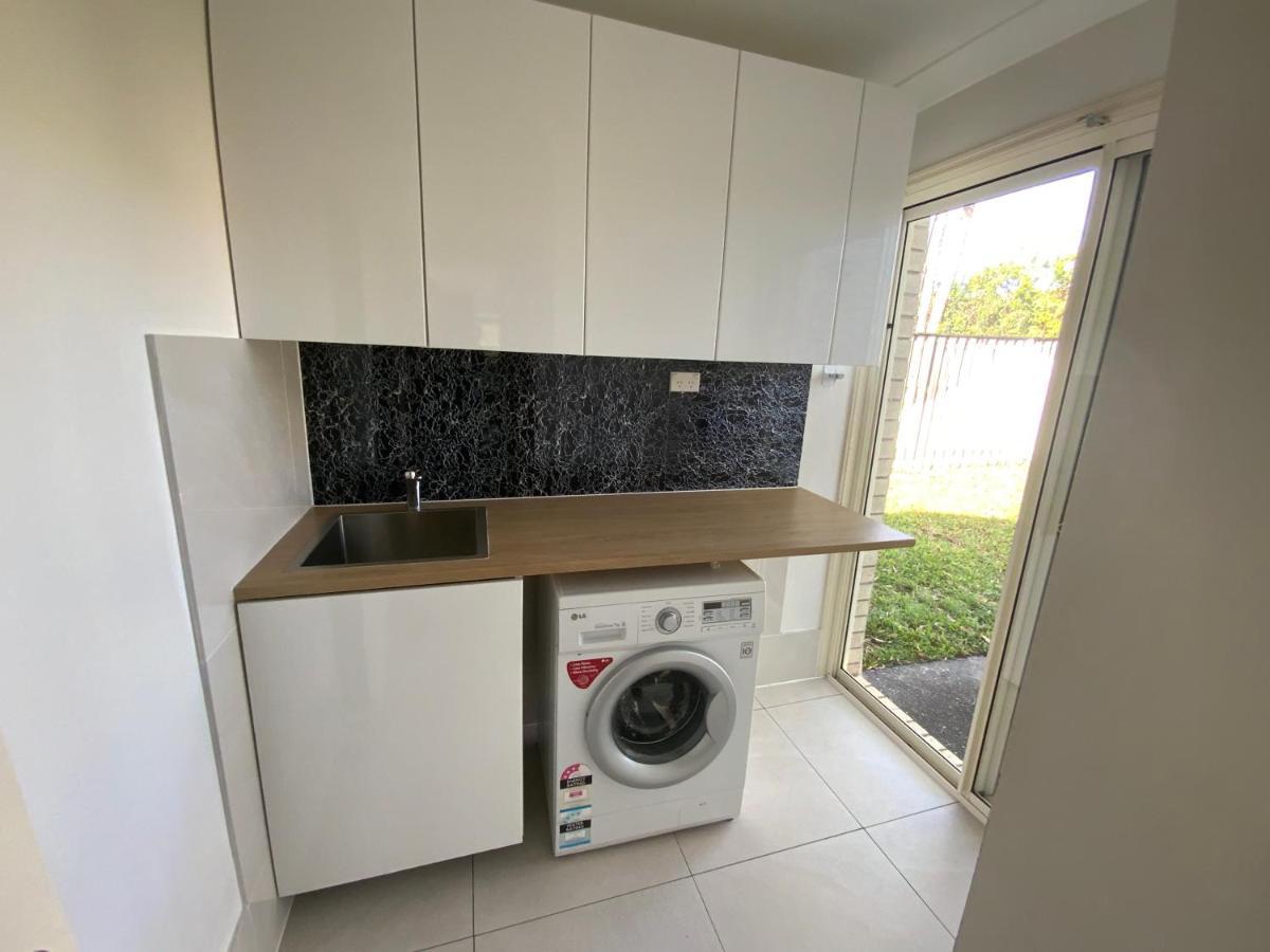 Ferienwohnung Shared House With Other Guests Near Shopping Center And Theme Parks Gold Coast Exterior foto